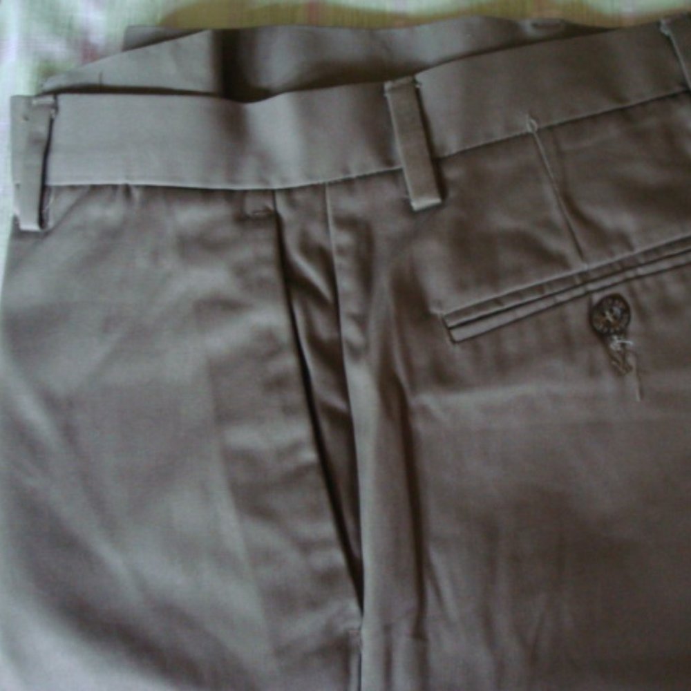 NWOT DOCKERS STRAIGHT FIT FLAT FRONT DARK KHAKI PANTS SIZE 34X30